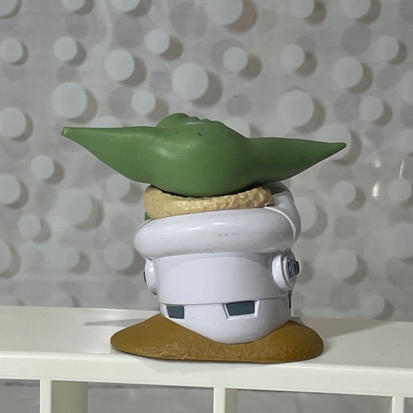 🎉5 for $10- Star Wars The Child Baby Yoda helmet hiding figure - Picture 2 of 3
